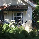 Holiday home Cosy & Natural Cottage With Fireplace And Garden Heinenoord